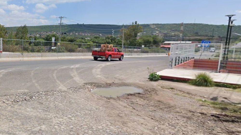 Hombre pierde la vida al cruzar carretera SMA-Dolores Hidalgo cerca del CBTis