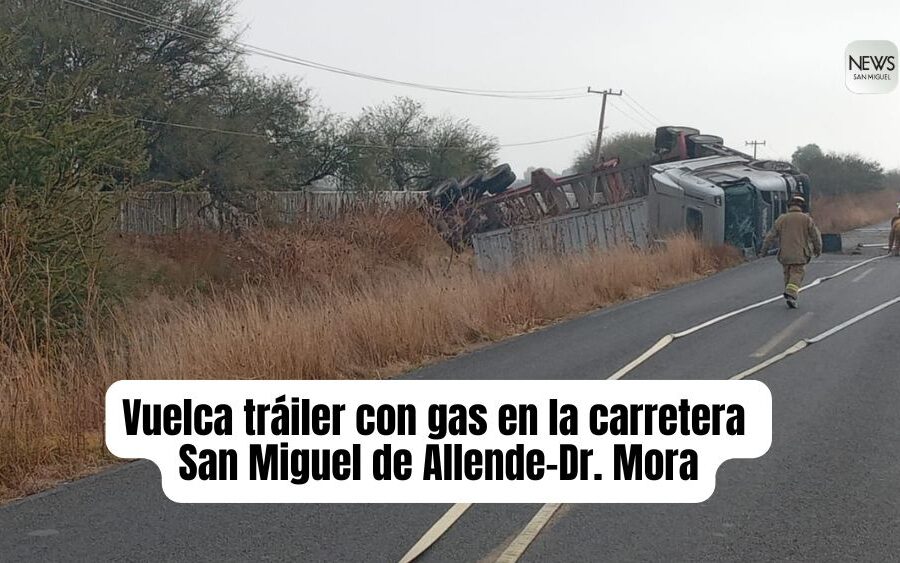 Tráiler vuelca con contenedores de gas en la carretera Dr. Mora- San Miguel de Allende