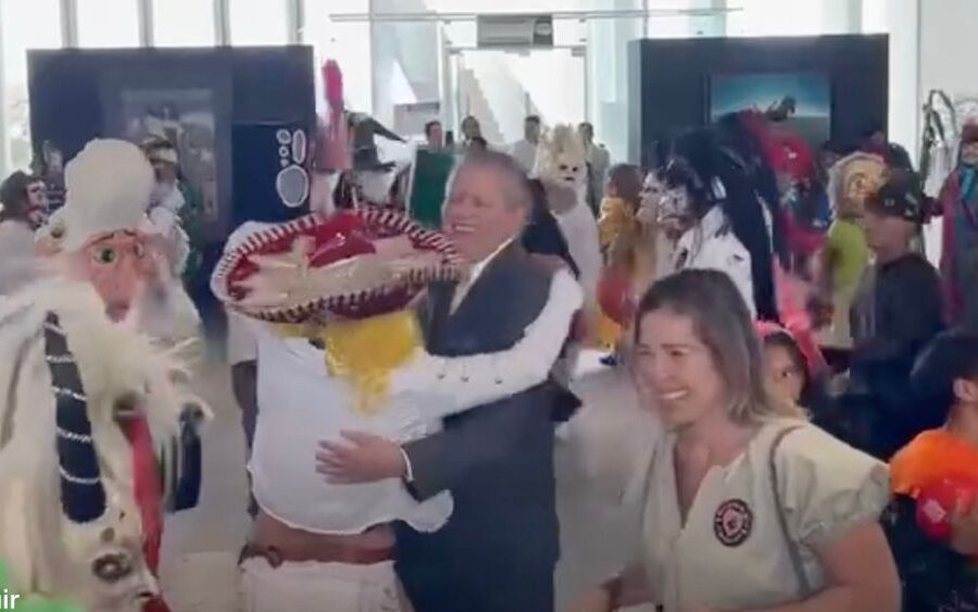 Diputado Ferro lleva los locos al Congreso; busca que el convite sea patrimonio inmaterial de Guanajuato