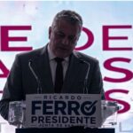 Con transmisión a oscuras y el ‘corte del internet’, Ricardo Ferro presentó su informe legislativo en San Miguel