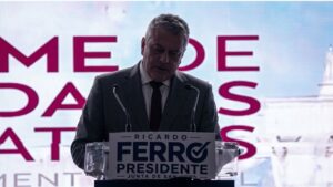 Con transmisión a oscuras y el ‘corte del internet’, Ricardo Ferro presentó su informe legislativo en San Miguel