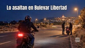 Se detuvo a ayudar y terminó apuñalado, sin moto y sin cartera, en el Bulevar Libertad